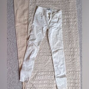 🤍 Zara Traufalic Sz 2 stretch (Size says 2 but fits like 00) white Jeans🤍